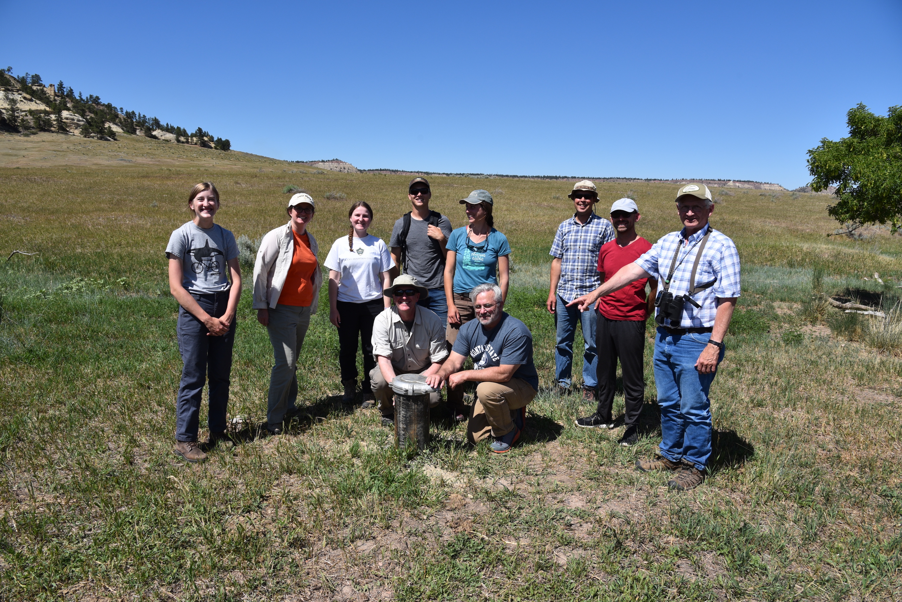 Field trip participants find a groundwater well!