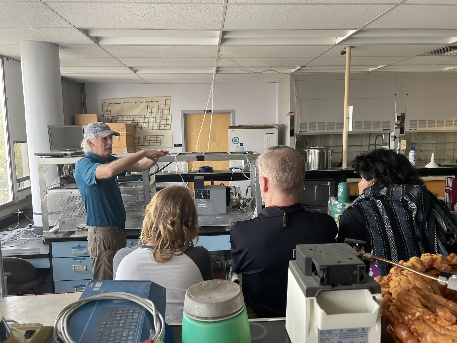 Participants watching a demonstration at the SpectrUM hands on lab.